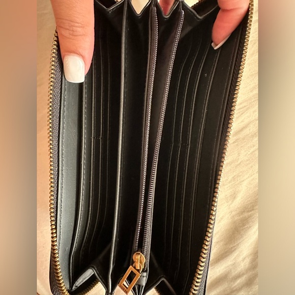 GUESS WALLET - Picture 2 of 7